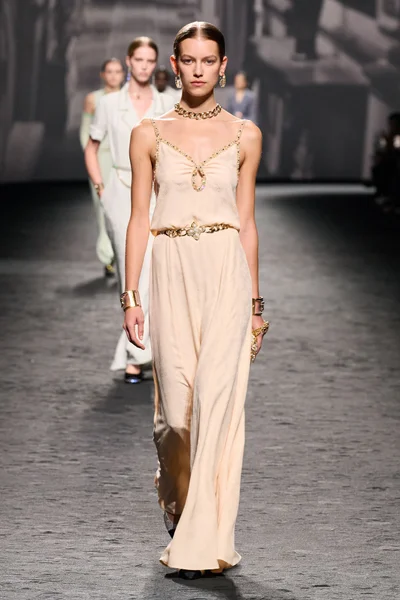 Look 32